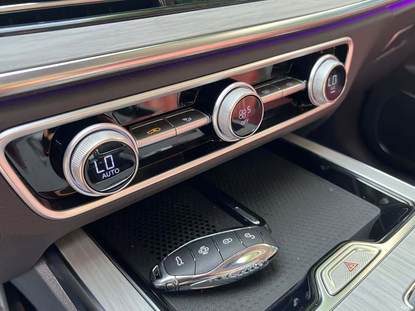 Hongqi HS5, 2024 23