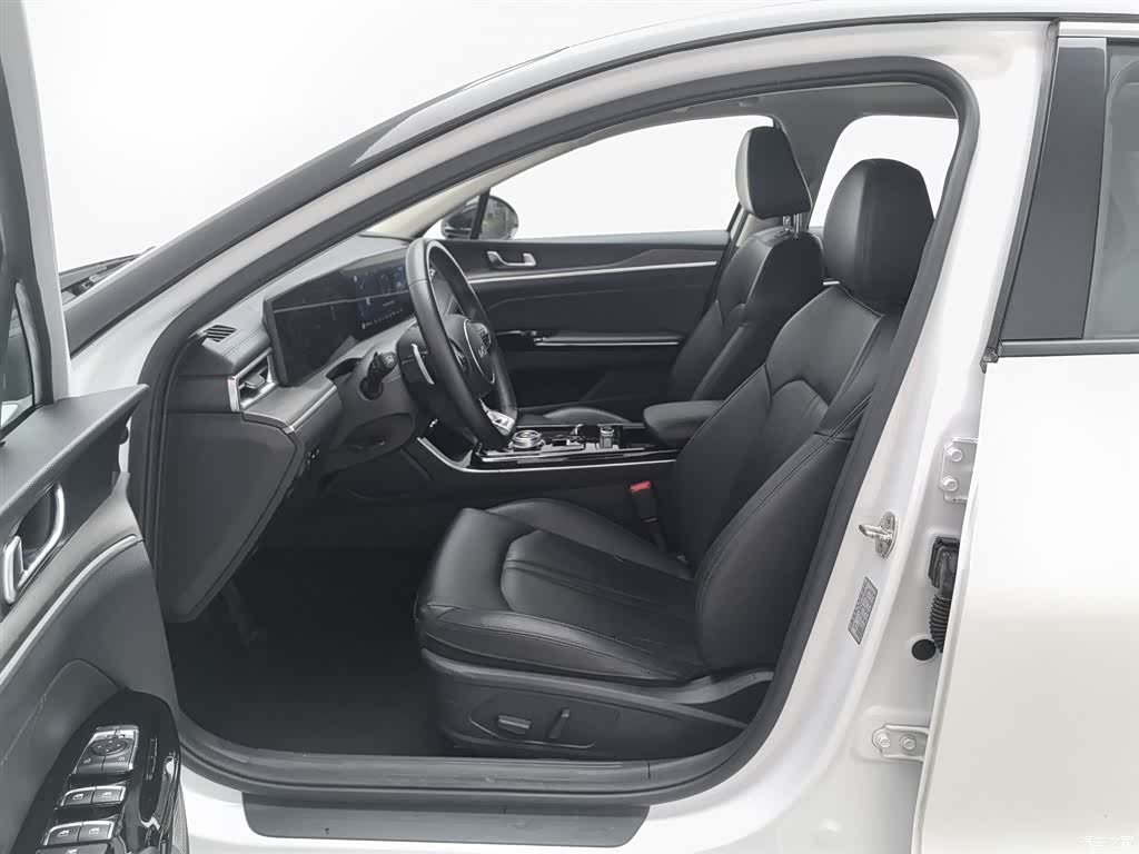 Kia K5, 2023 10