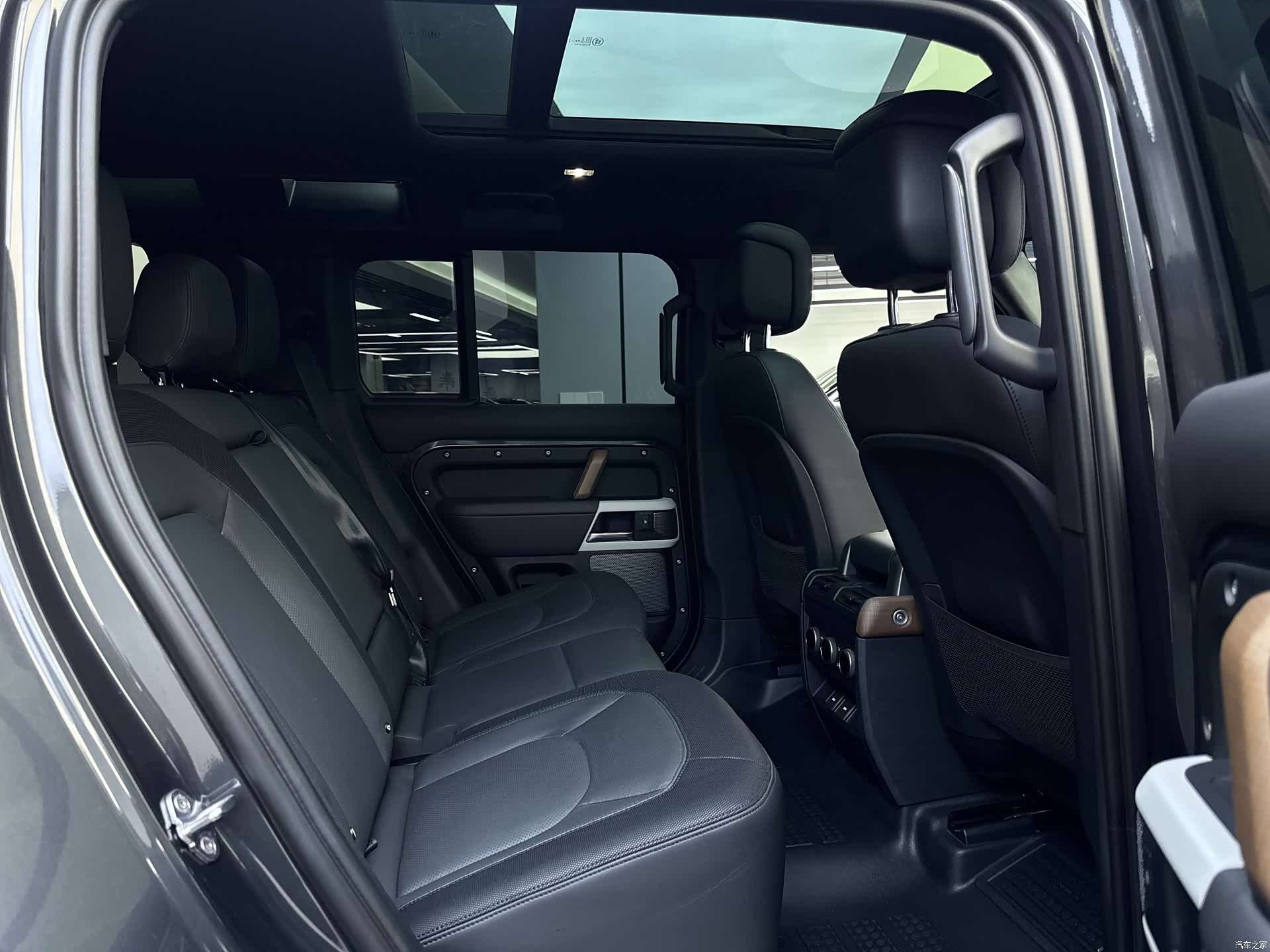 Land Rover Defender, 2023 9