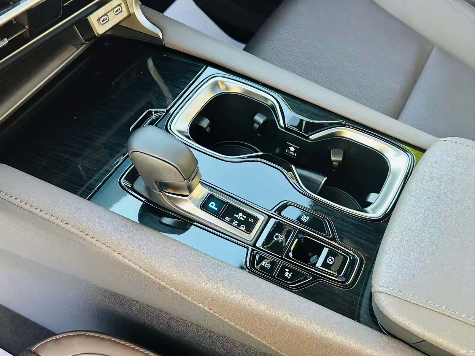 Lexus RX, 2023 12