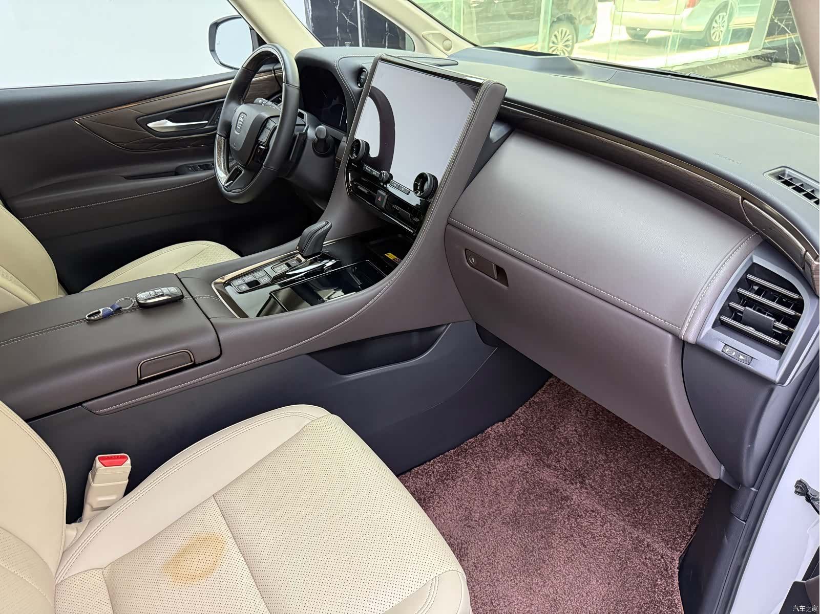 Toyota Vellfire, 2024 9