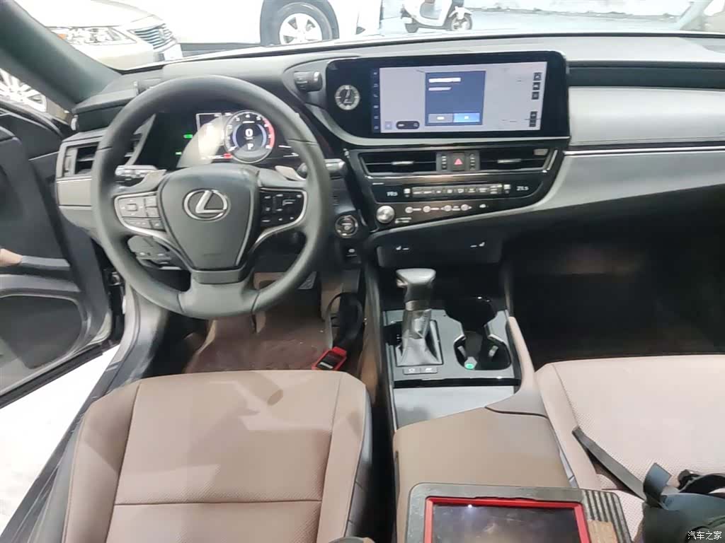 Lexus ES, 2024 13