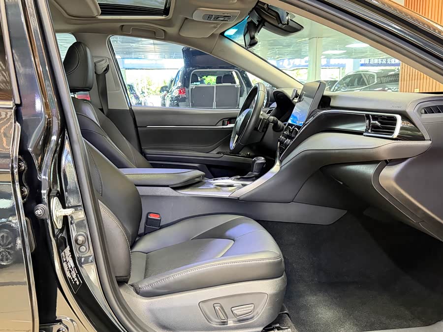 Toyota Camry 2022, фото 12