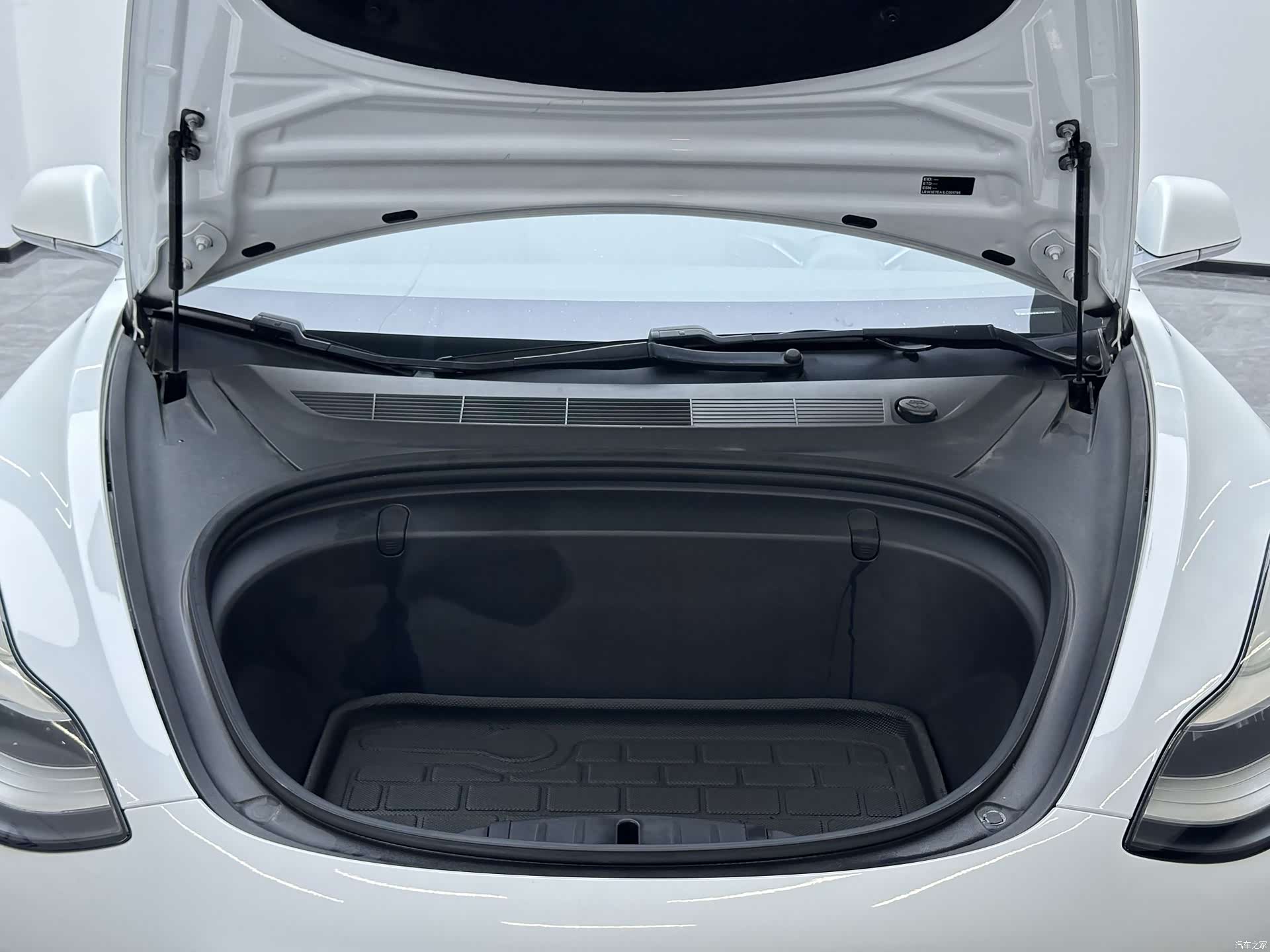 Tesla Model 3, 2020 9