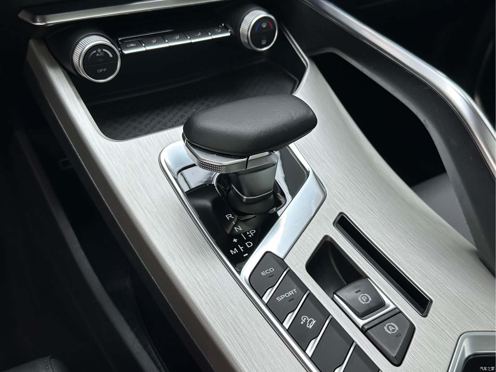 Geely Coolray, 2022 8