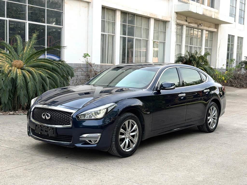 Infiniti Q70