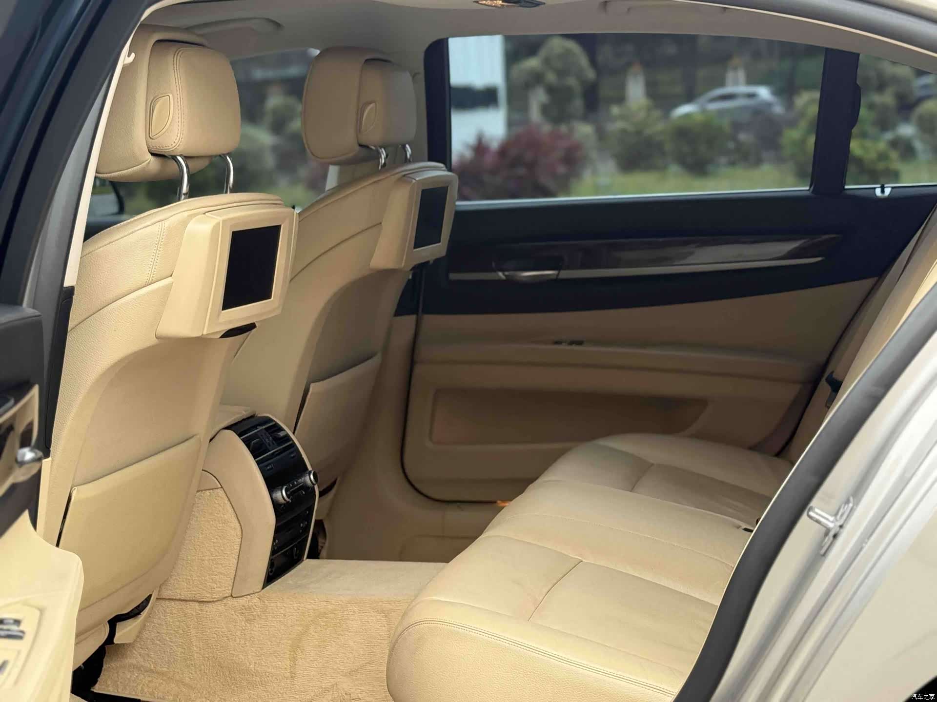 BMW 7 Series, 2011 14
