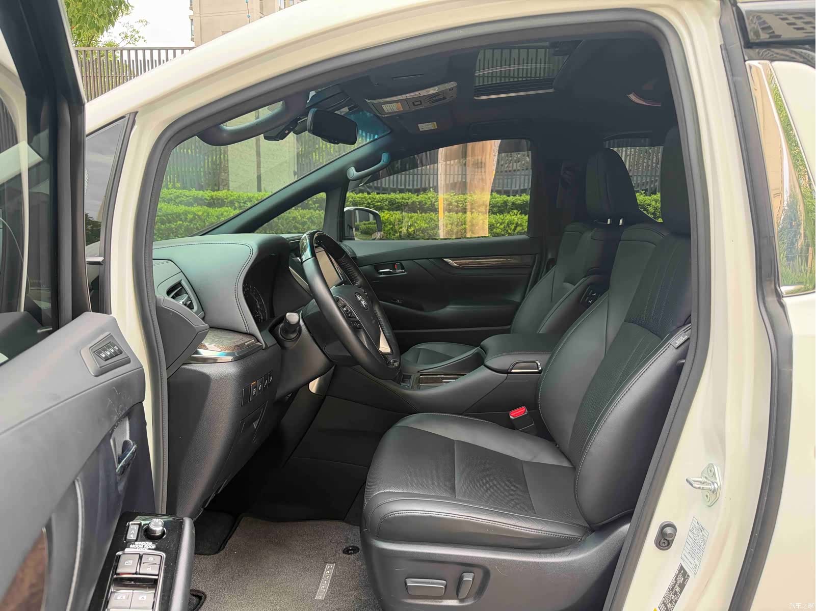 Toyota Alphard, 2018 4
