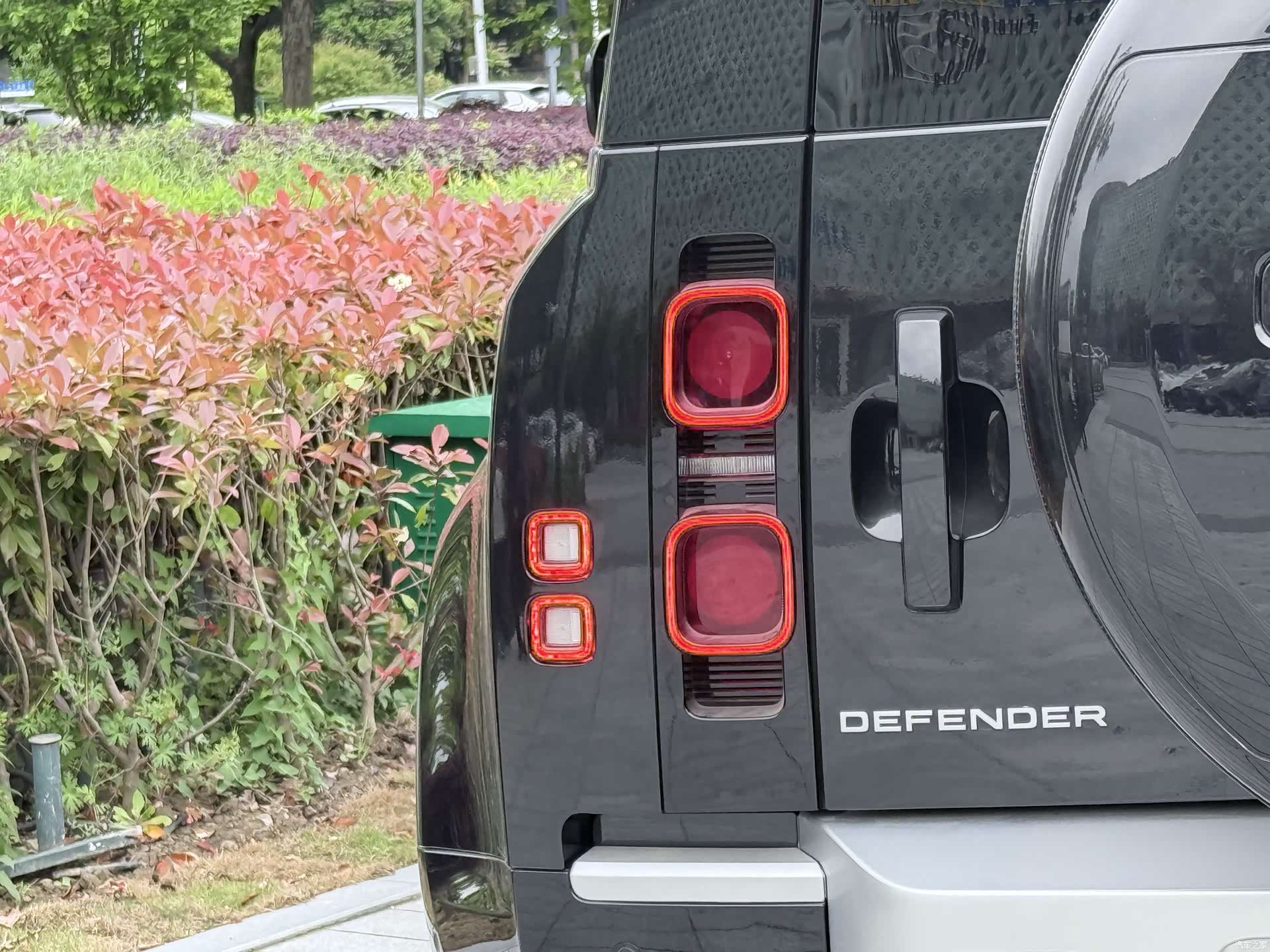 Land Rover Defender, 2024 25