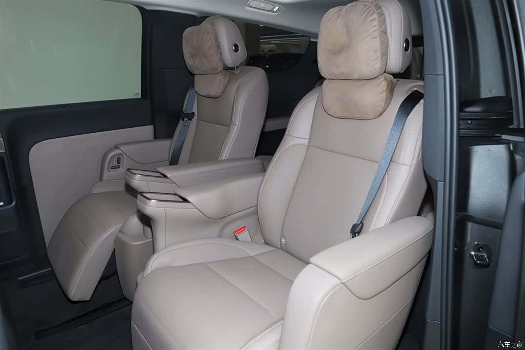 Li Auto MEGA, 2025 24