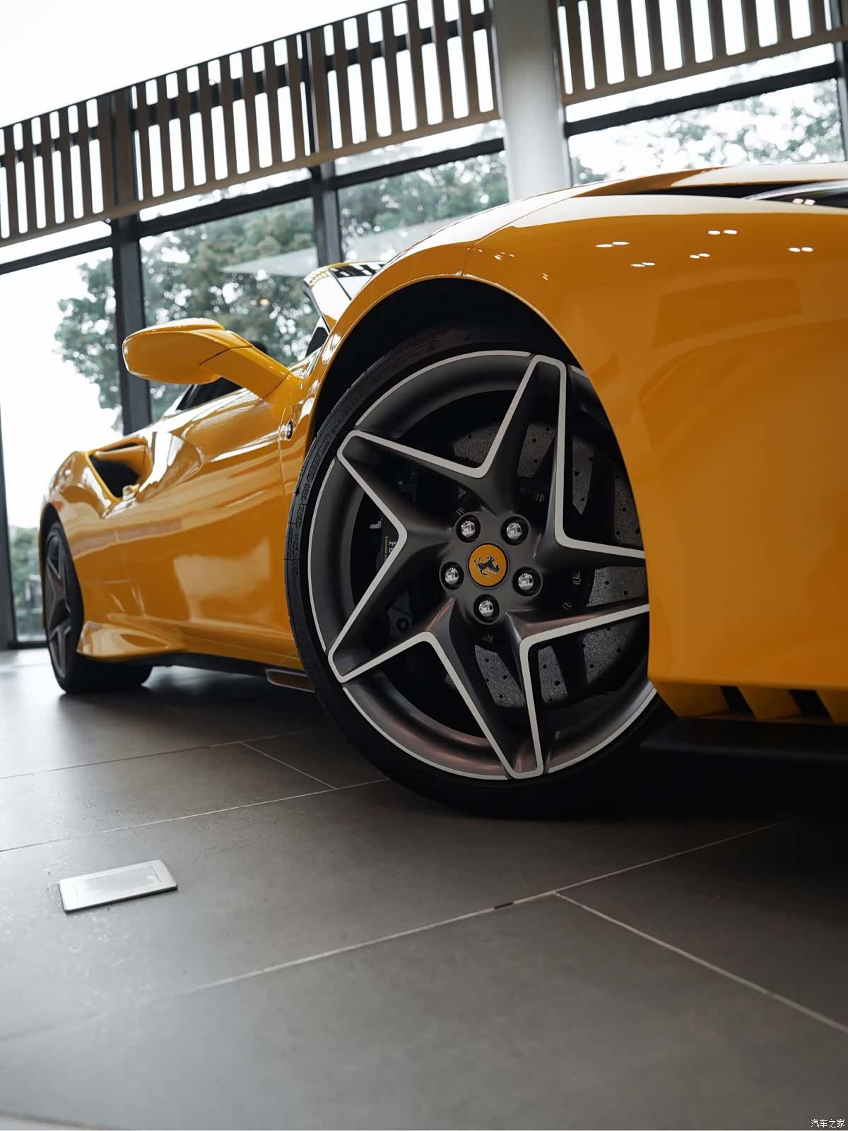 Ferrari F8, 2021 18