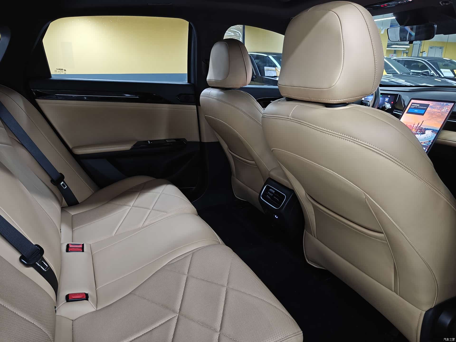 Geely Galaxy L6, 2024 12