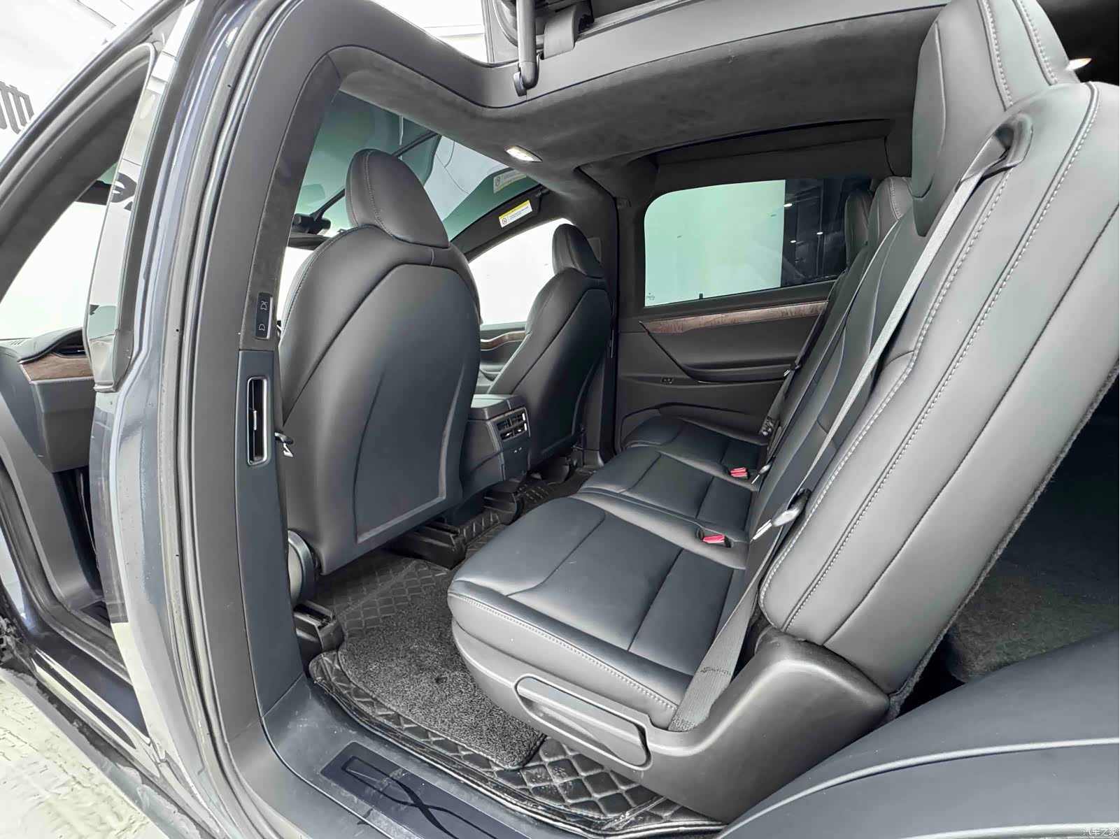 Tesla Model X, 2020 14