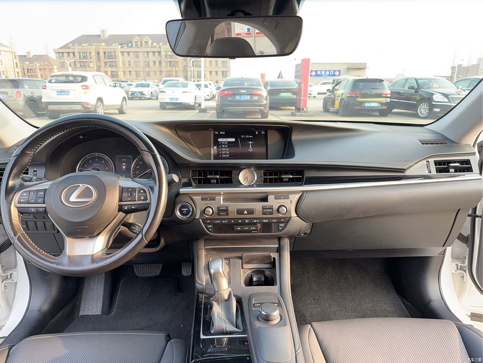 Lexus ES, 2018 9