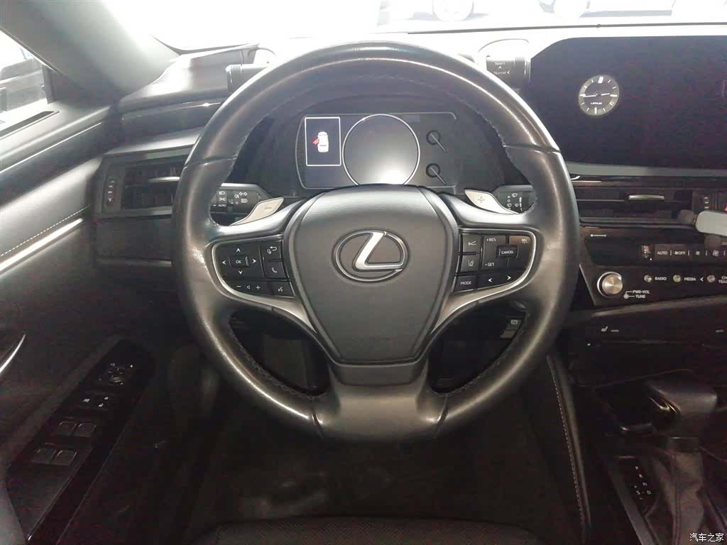 Lexus ES, 2022 11