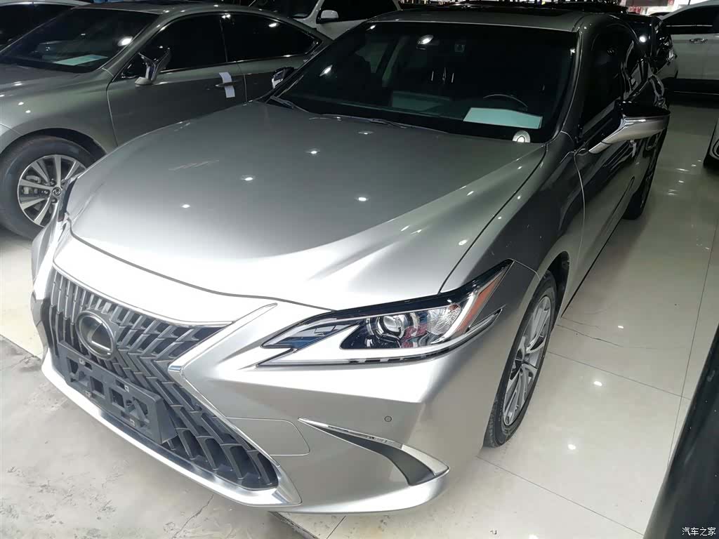 Lexus ES, 2022 1