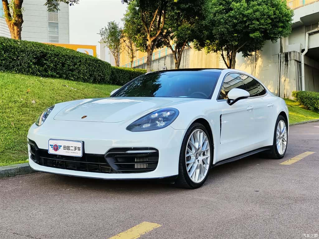 Porsche Panamera, 2022 1