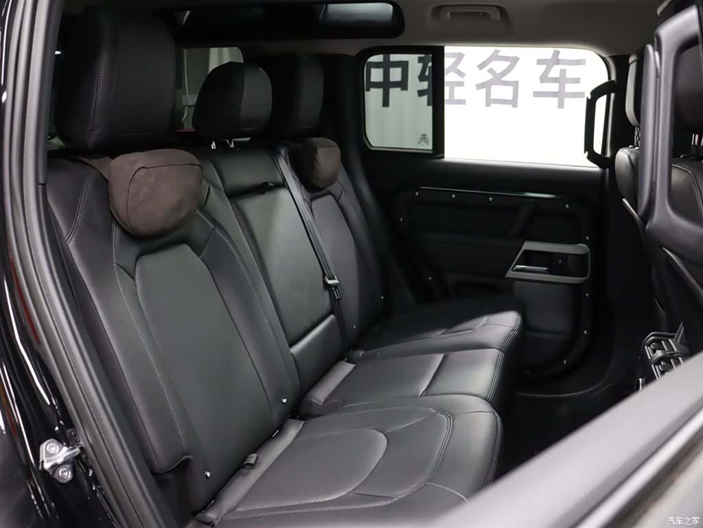 Land Rover Defender, 2024 21