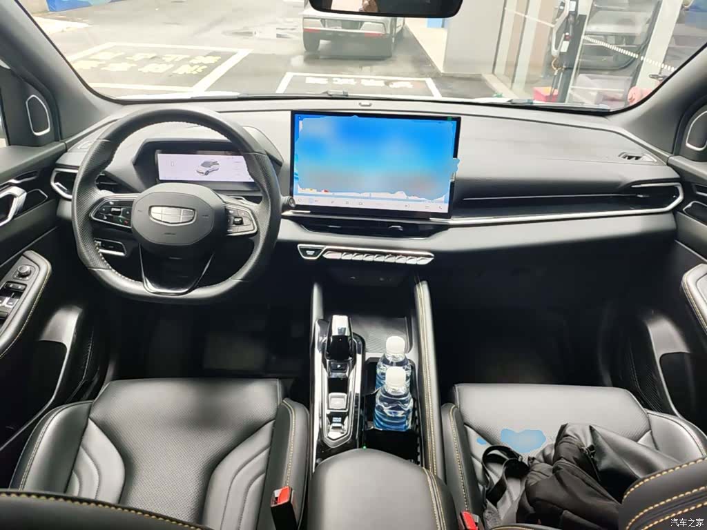 Geely Coolray, 2025 10