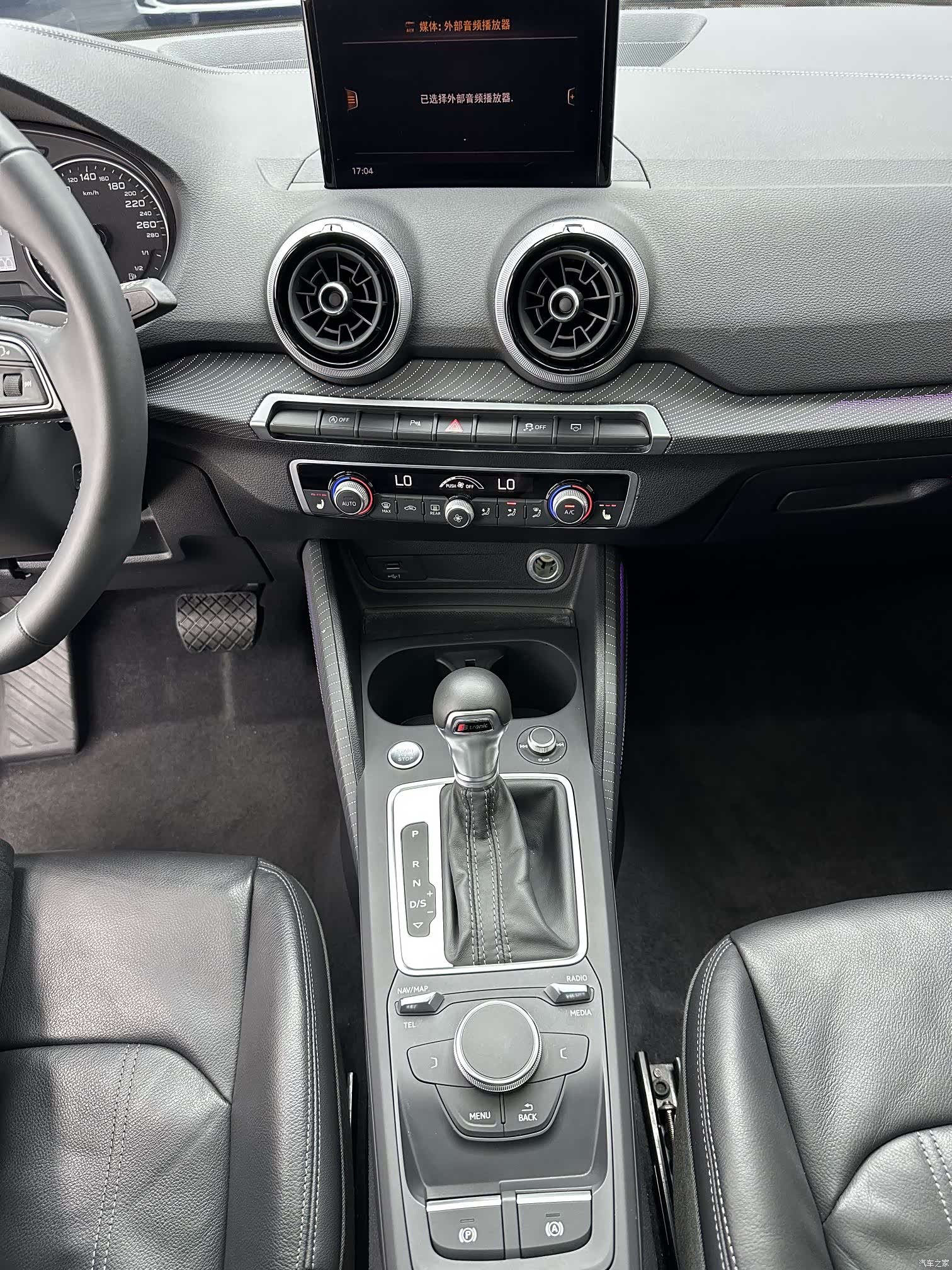 Audi Q2L, 2022 15