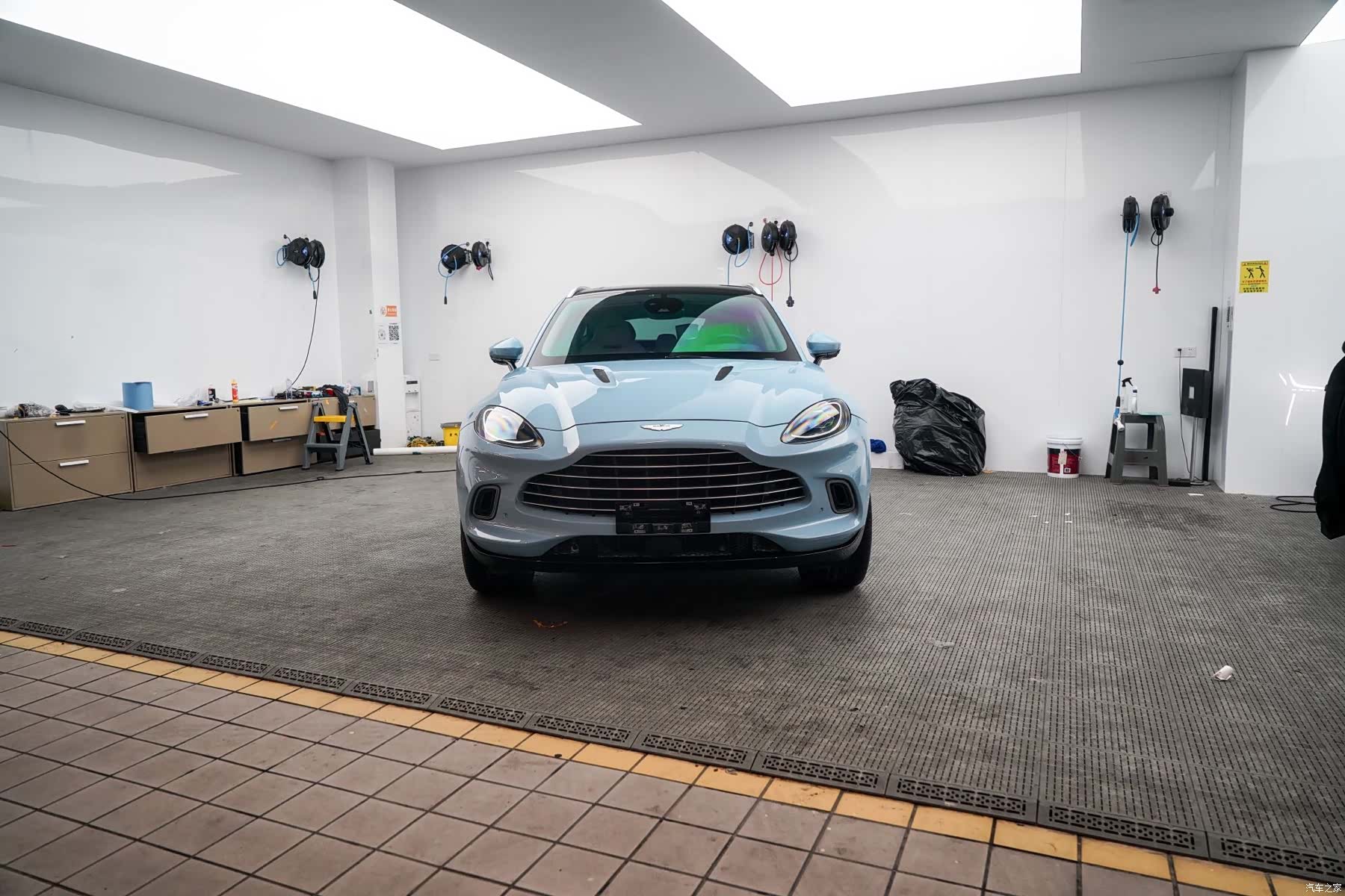 Aston Martin DBX, 2022 2