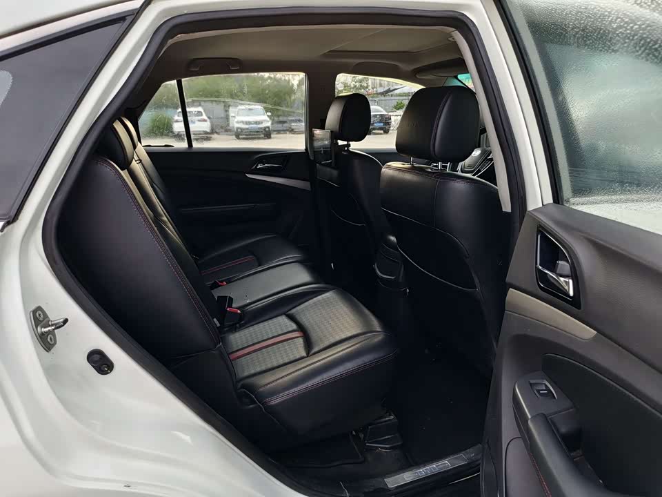 BYD S7