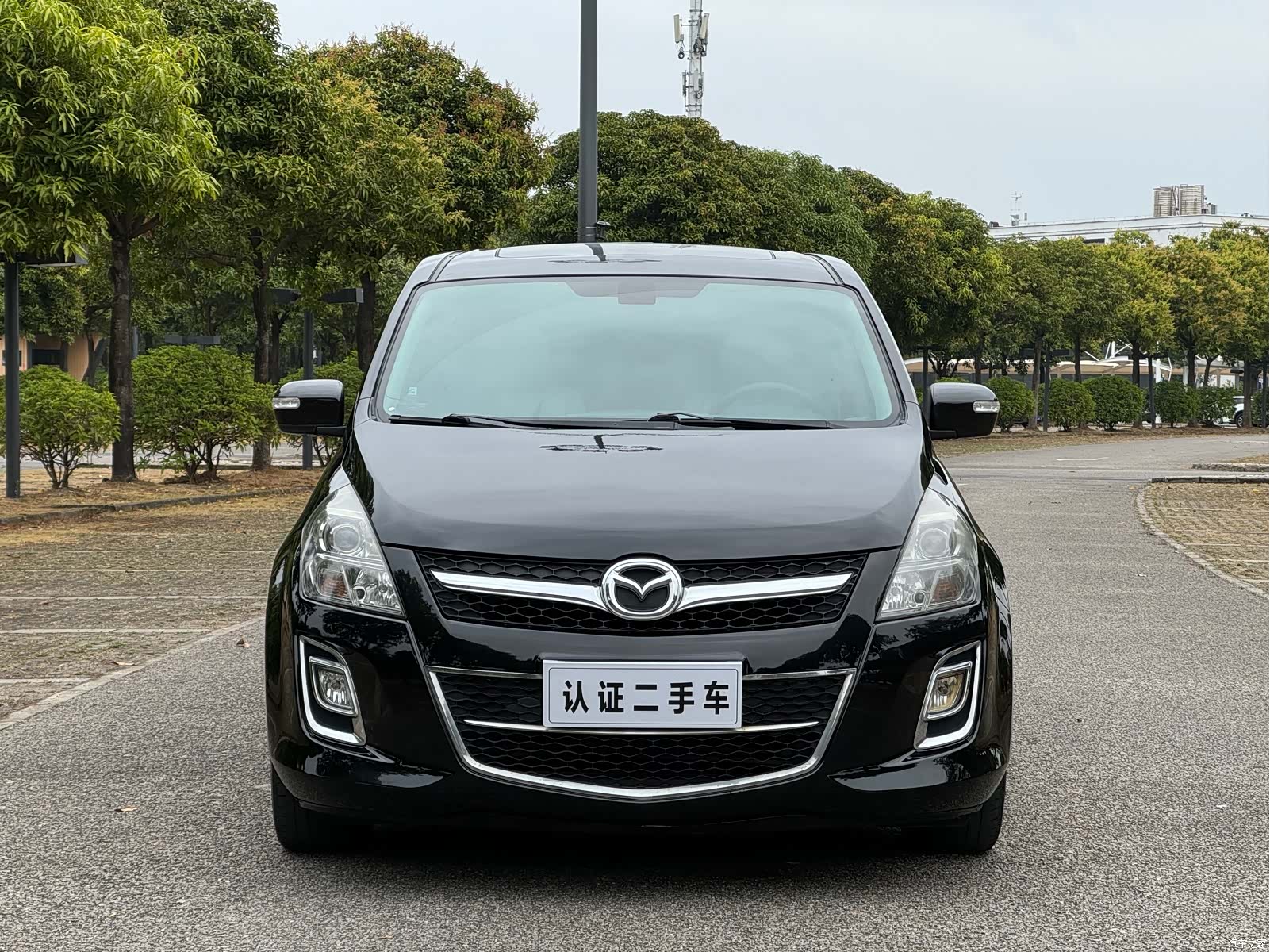 Mazda 8, 2011 2