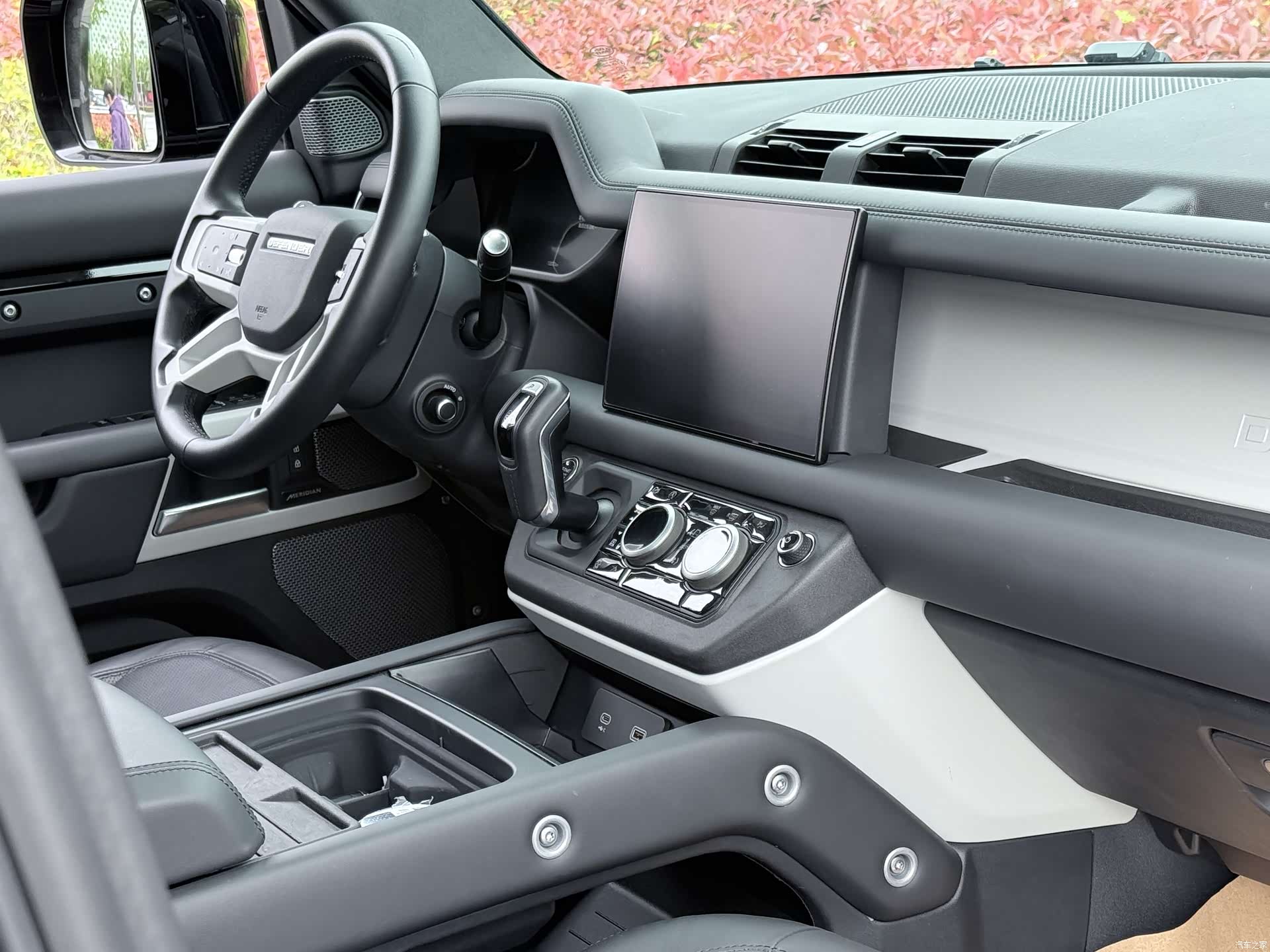 Land Rover Defender, 2024 12