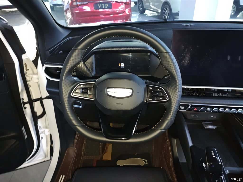 Geely Coolray, 2025 11