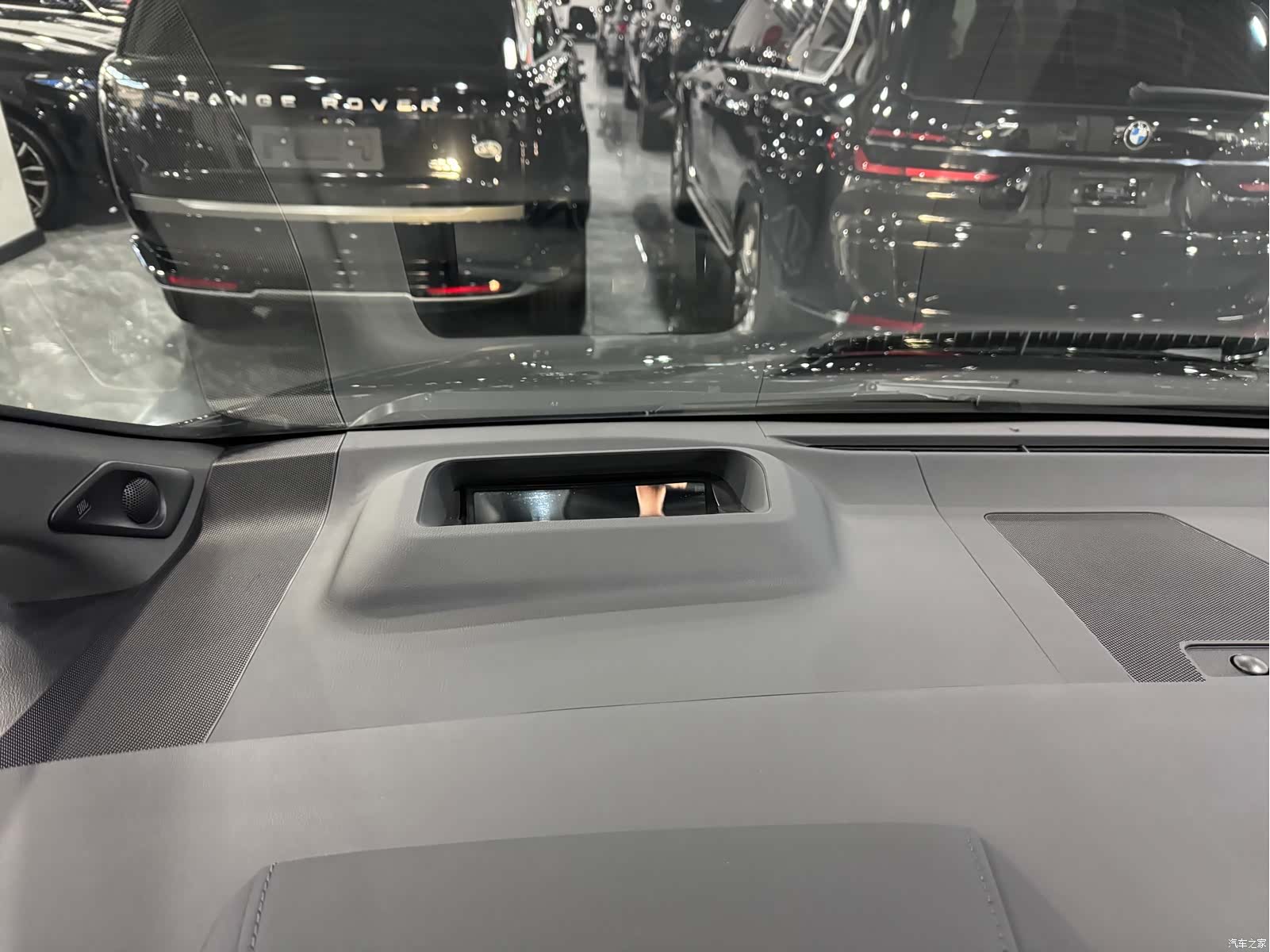 Toyota Alphard, 2024 13