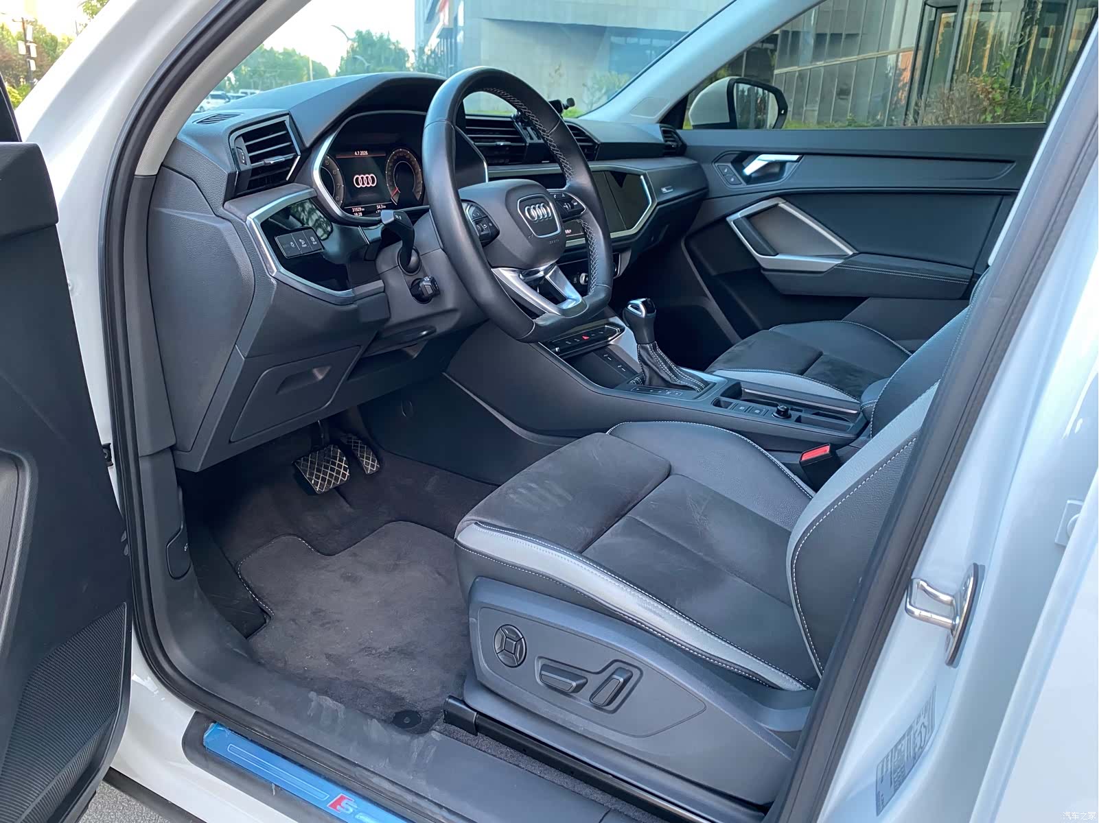 Audi Q3, 2023 4