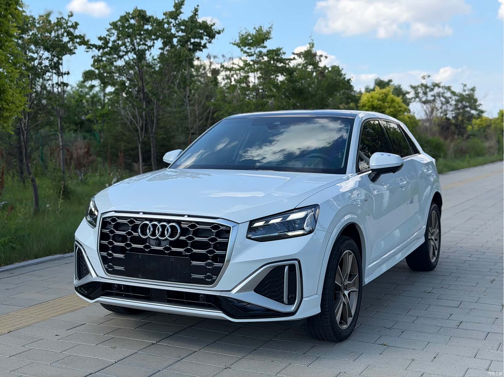 Audi Q2L, 2023 1