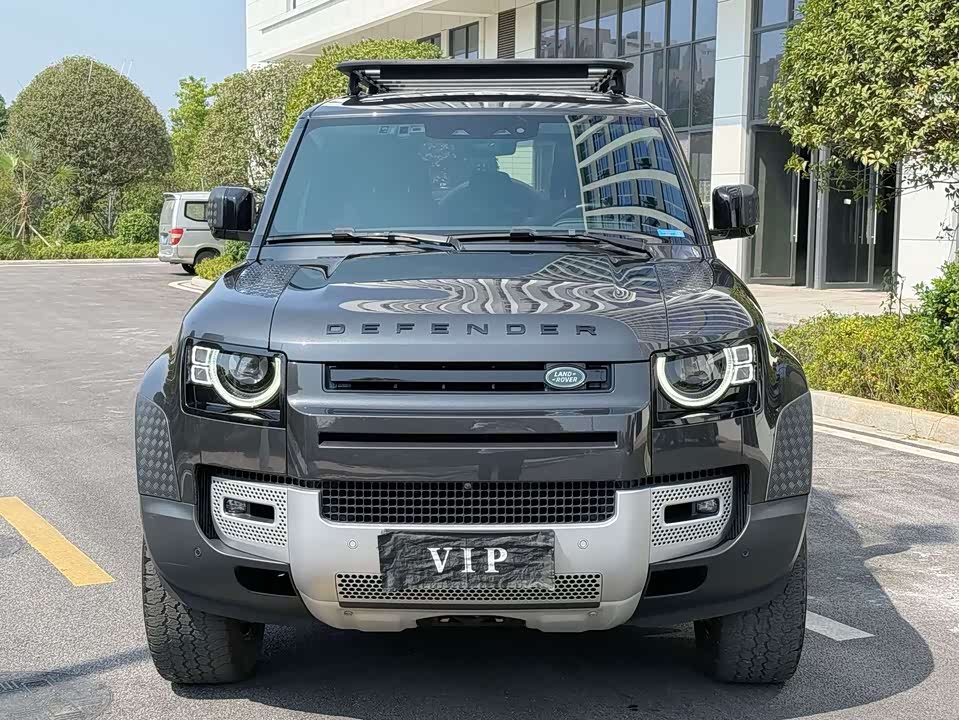 Land Rover guard