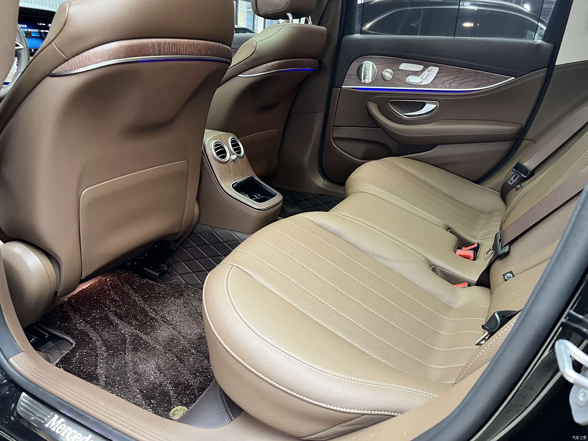 Mercedes-Benz E-Class, 2023 12