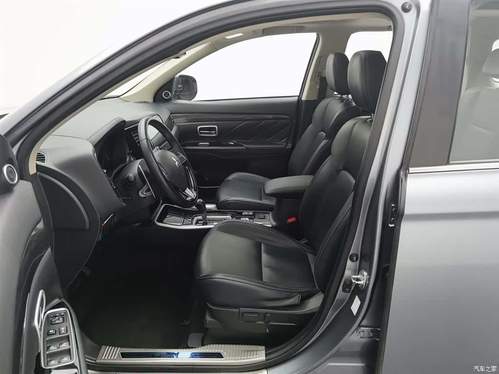Mitsubishi Outlander, 2020 10