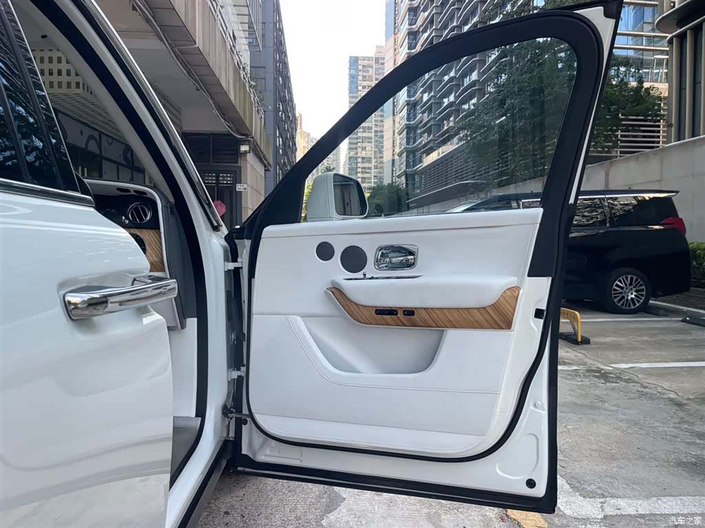 Rolls-Royce Cullinan, 2025 11