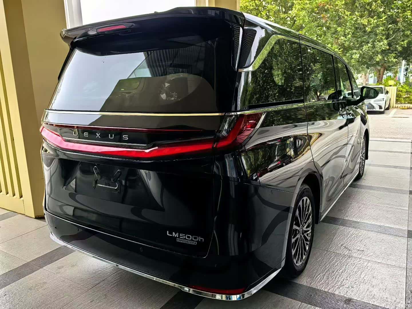 Lexus LM, 2025 17
