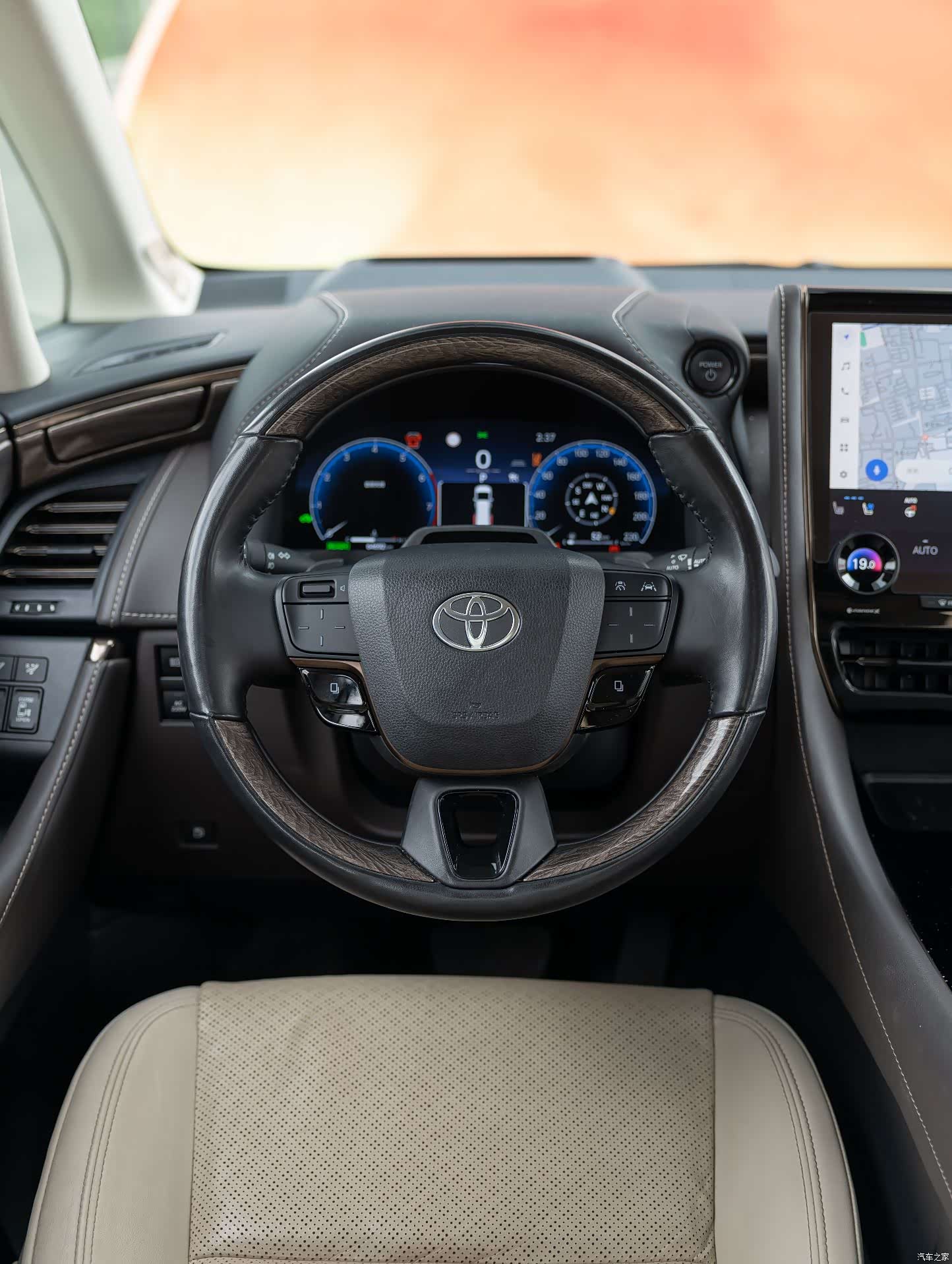 Toyota Alphard, 2024 12