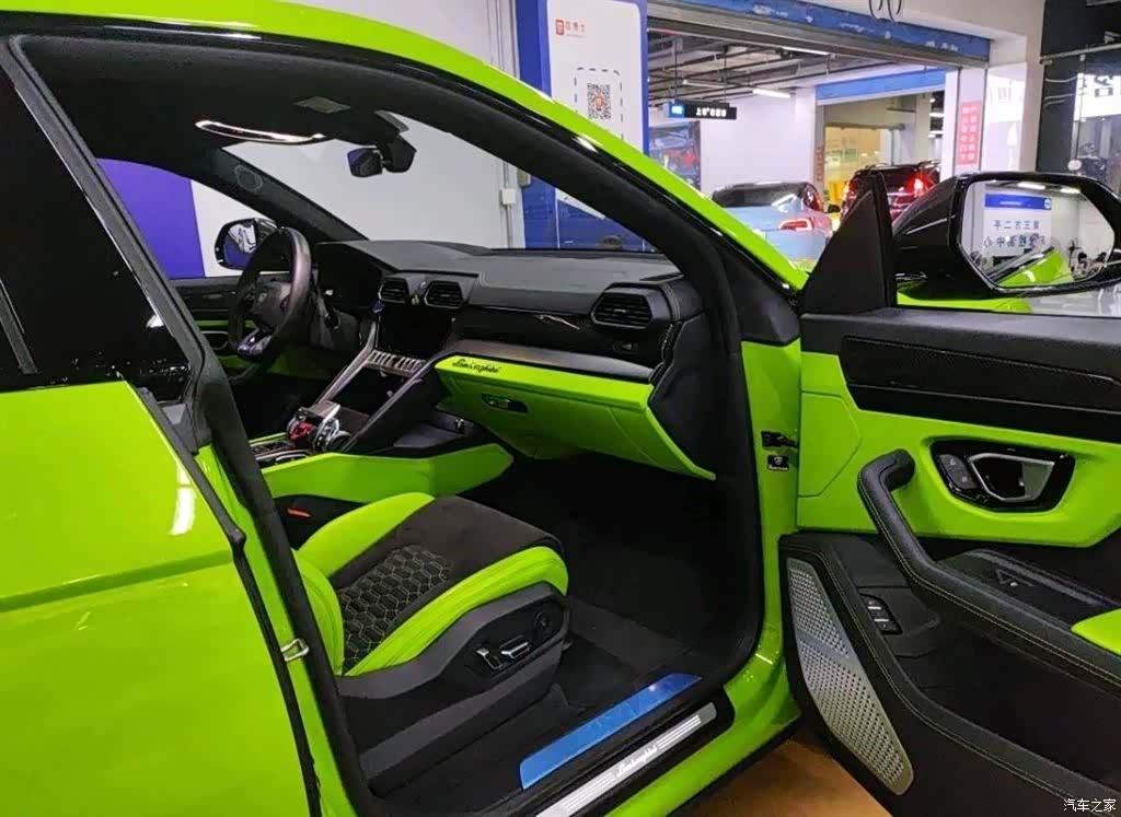 Lamborghini Urus, 2023 все фото