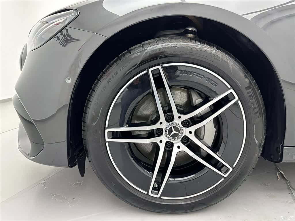 Mercedes-Benz E-Class, 2025 30