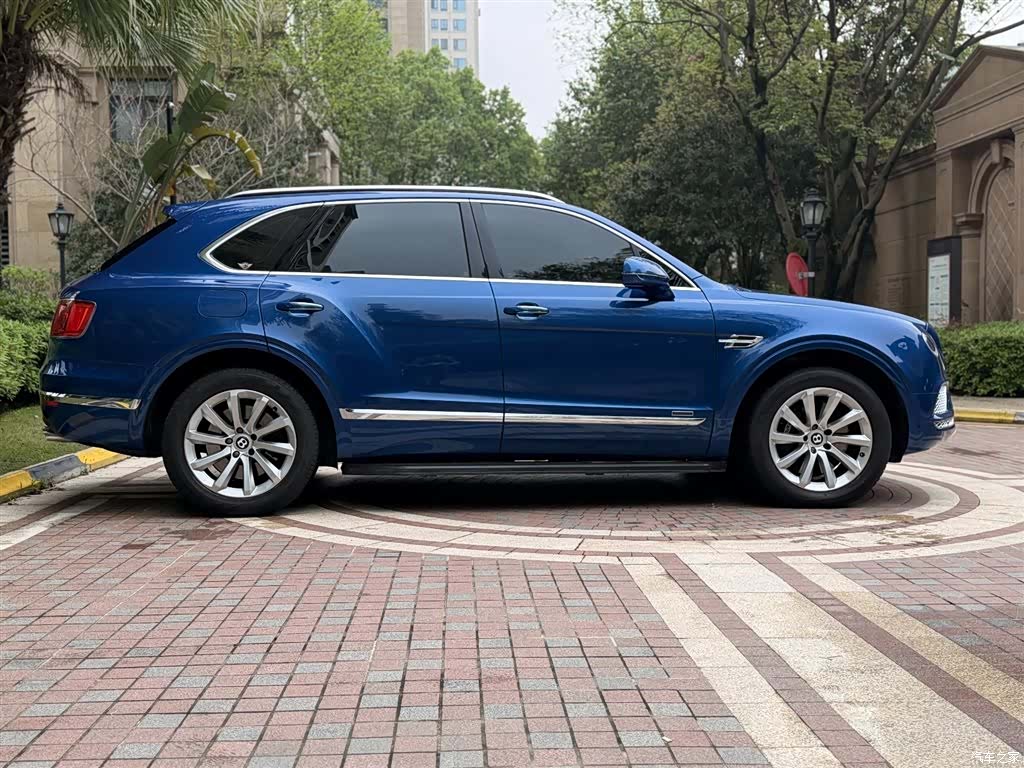 Bentley Bentayga, 2017 4