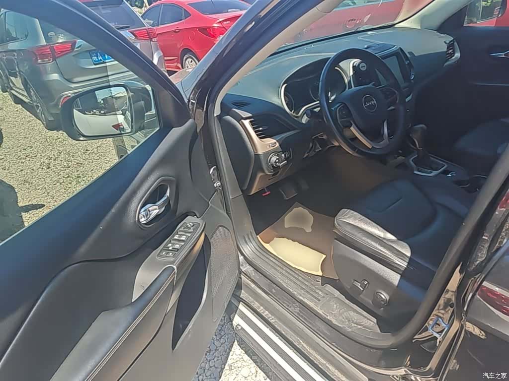 Jeep Cherokee, 2017 16