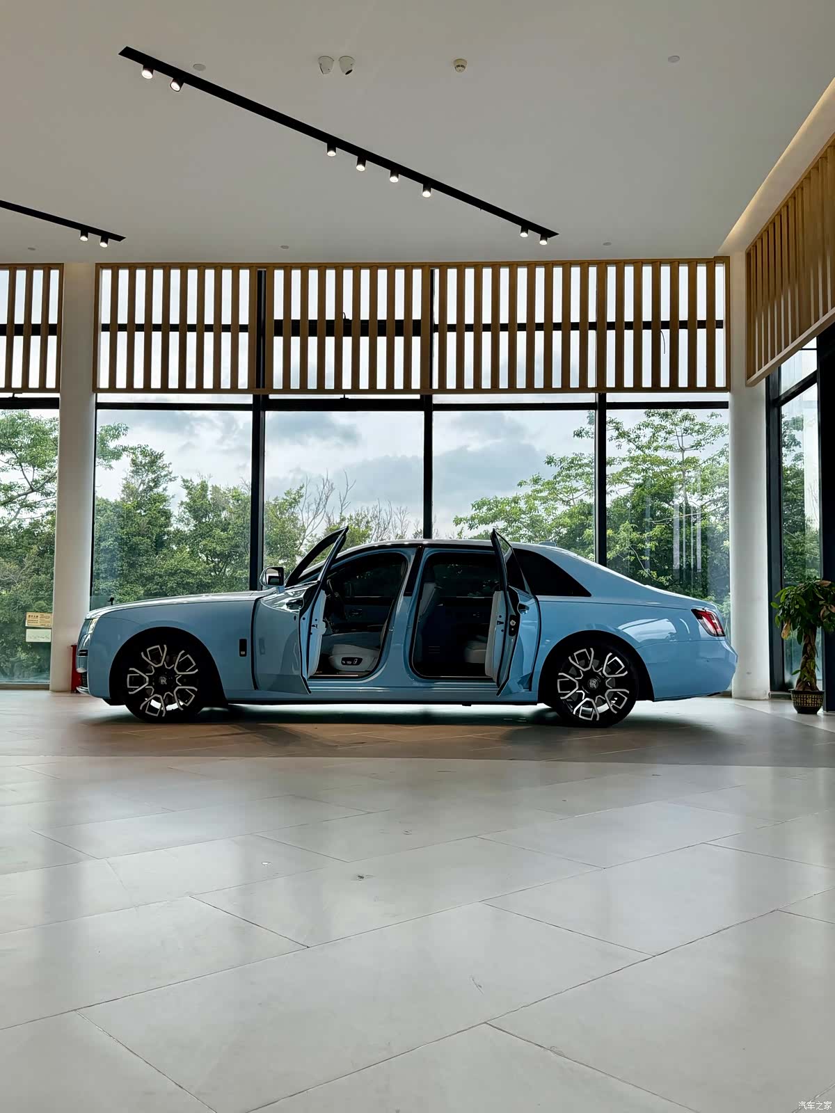Rolls-Royce Ghost, 2021 4
