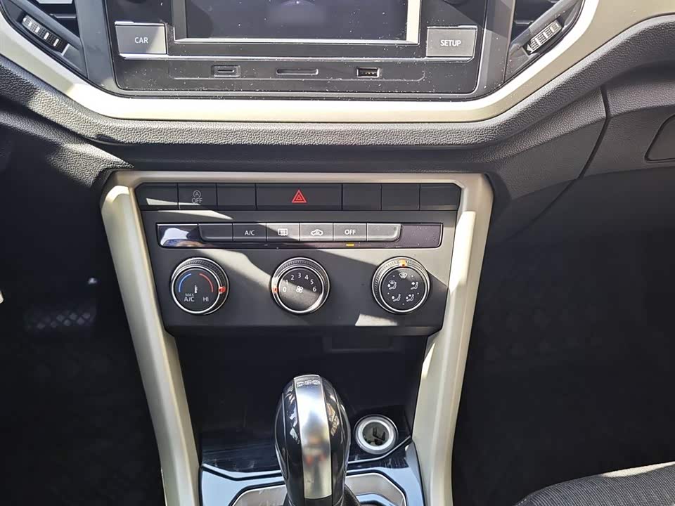 Volkswagen T-ROC exploring Songs