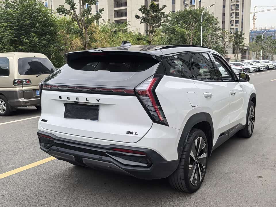 Geely Atlas L
