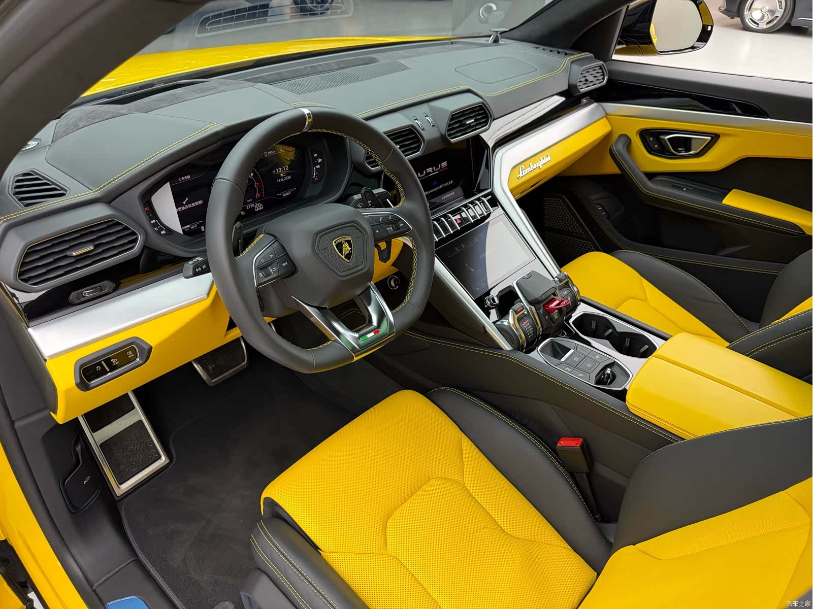 Lamborghini Urus, 2023 10