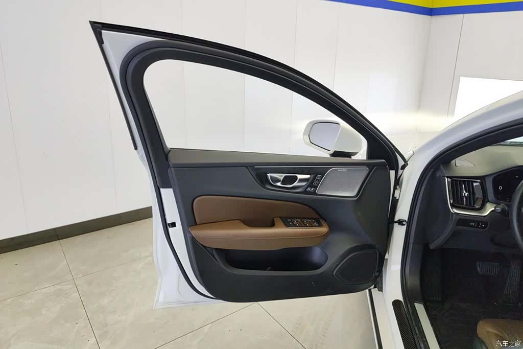 Volvo S60, 2025 7