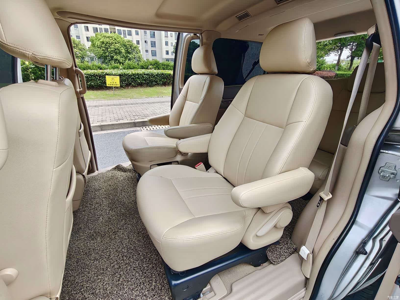 Buick GL8, 2013 9