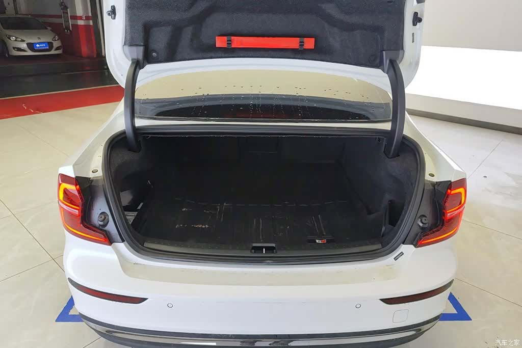 Volvo S60, 2025 4