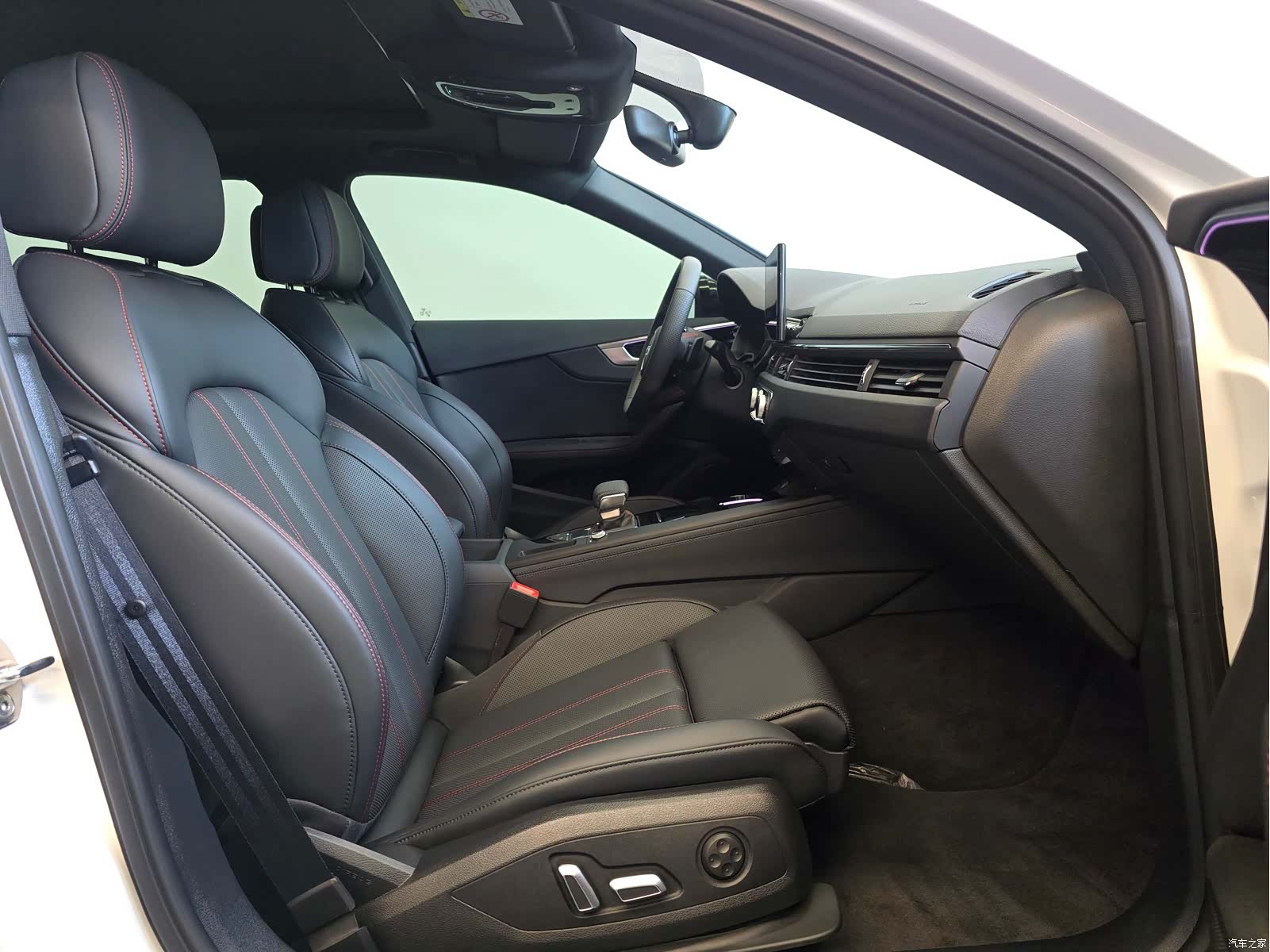 Audi A4L, 2025 15